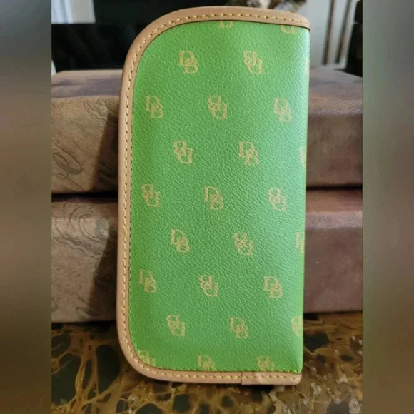 Dooney & Bourke Green Tote Bag, eye glass case, ID HOLDER, wristlet - Picture 11 of 16